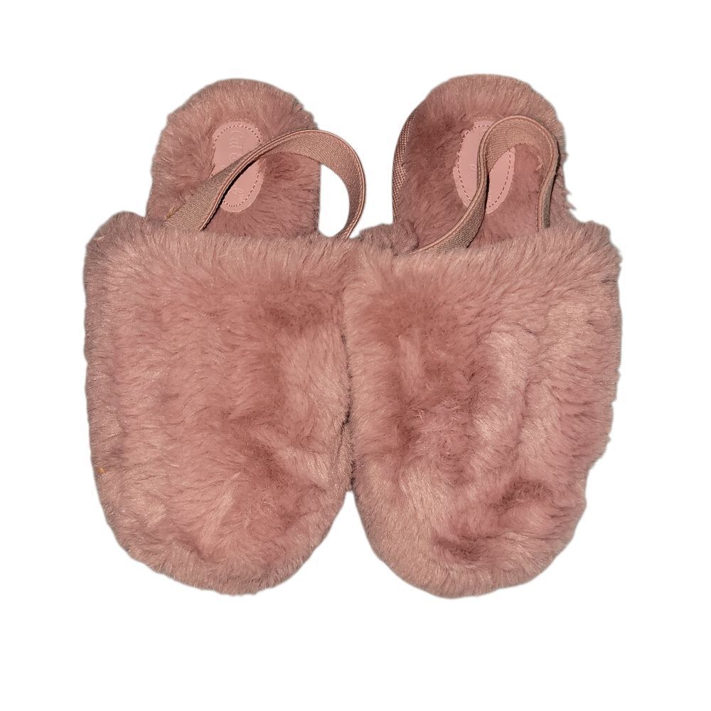 Cat And Jack Cozy Pink Fuzzy Slippers 11/12 Kids